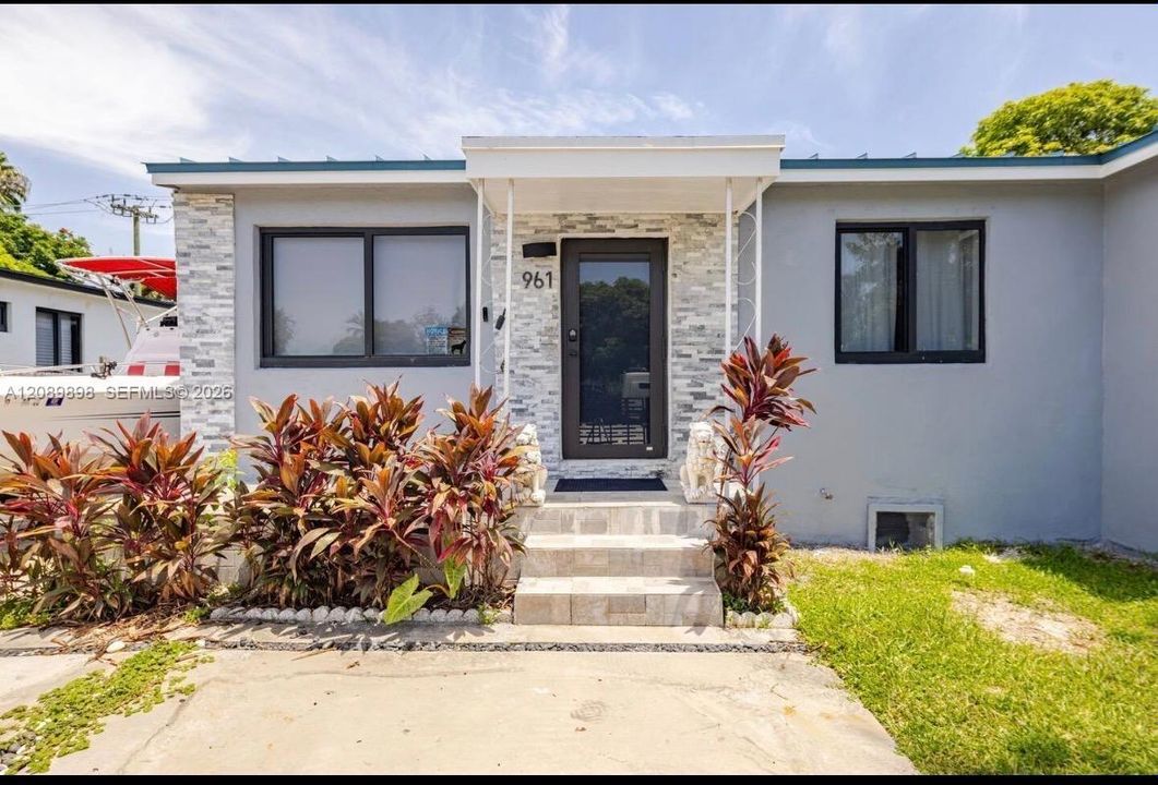 En Venta: $745,000 (3 camas, 2 baños, 1083 Pies cuadrados)
