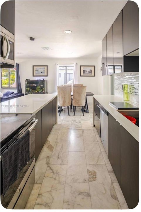 En Venta: $745,000 (3 camas, 2 baños, 1083 Pies cuadrados)