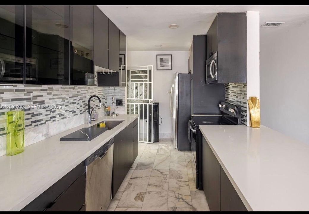 En Venta: $745,000 (3 camas, 2 baños, 1083 Pies cuadrados)