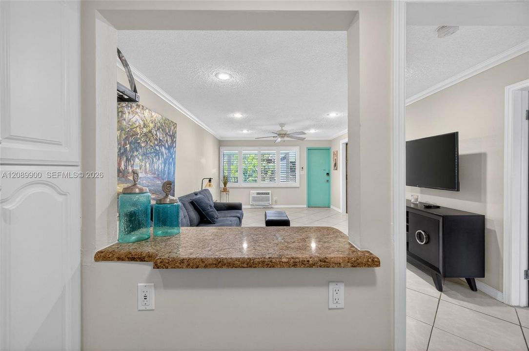 For Sale: $354,900 (2 beds, 2 baths, 815 Square Feet)