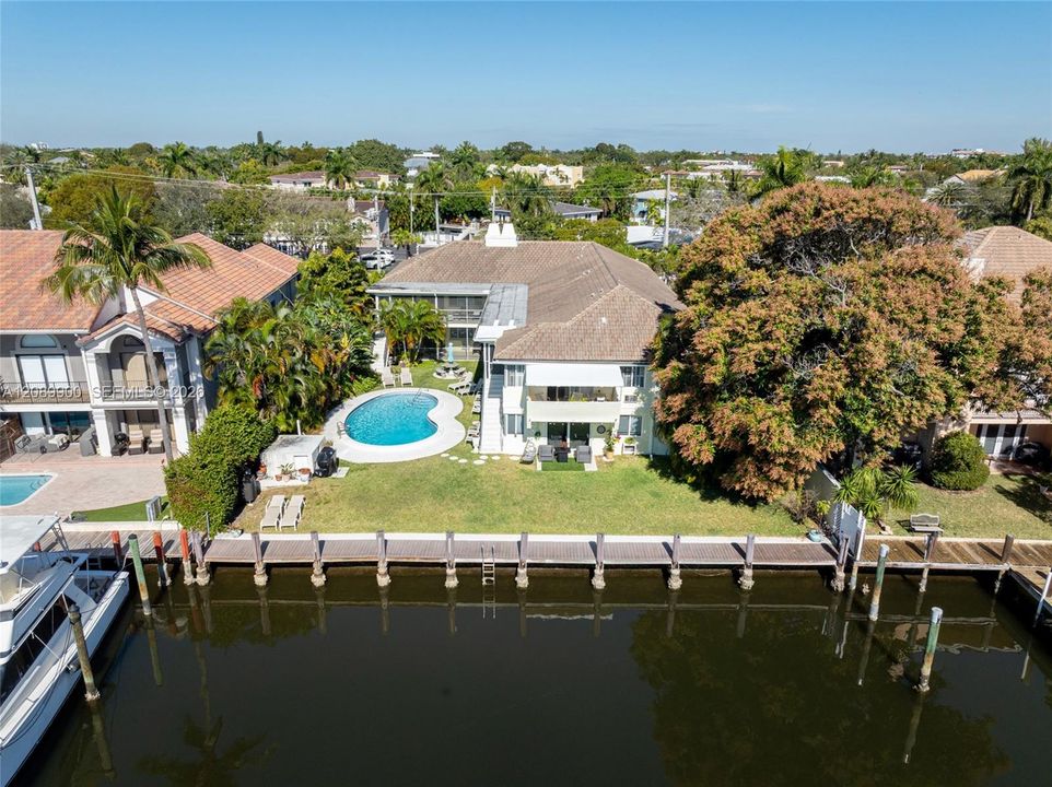 For Sale: $354,900 (2 beds, 2 baths, 815 Square Feet)