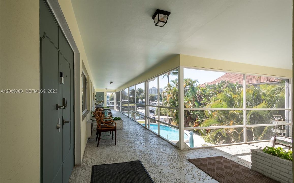 For Sale: $354,900 (2 beds, 2 baths, 815 Square Feet)