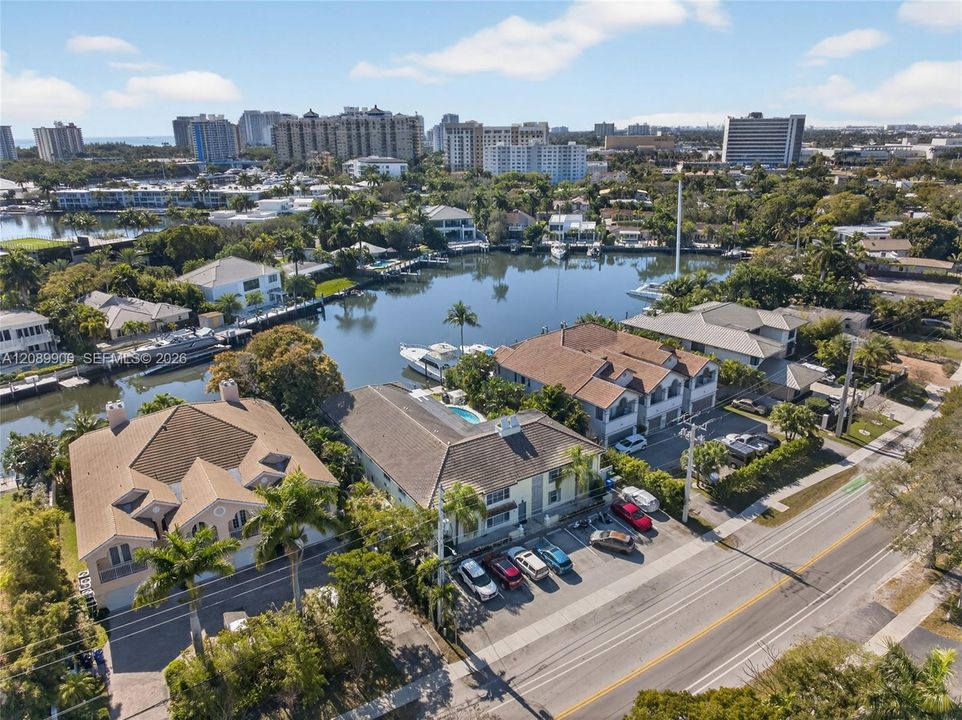 For Sale: $354,900 (2 beds, 2 baths, 815 Square Feet)