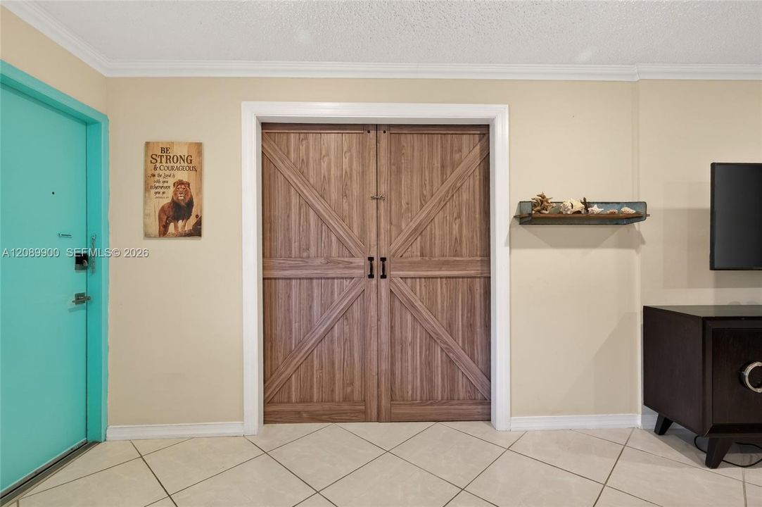 For Sale: $354,900 (2 beds, 2 baths, 815 Square Feet)