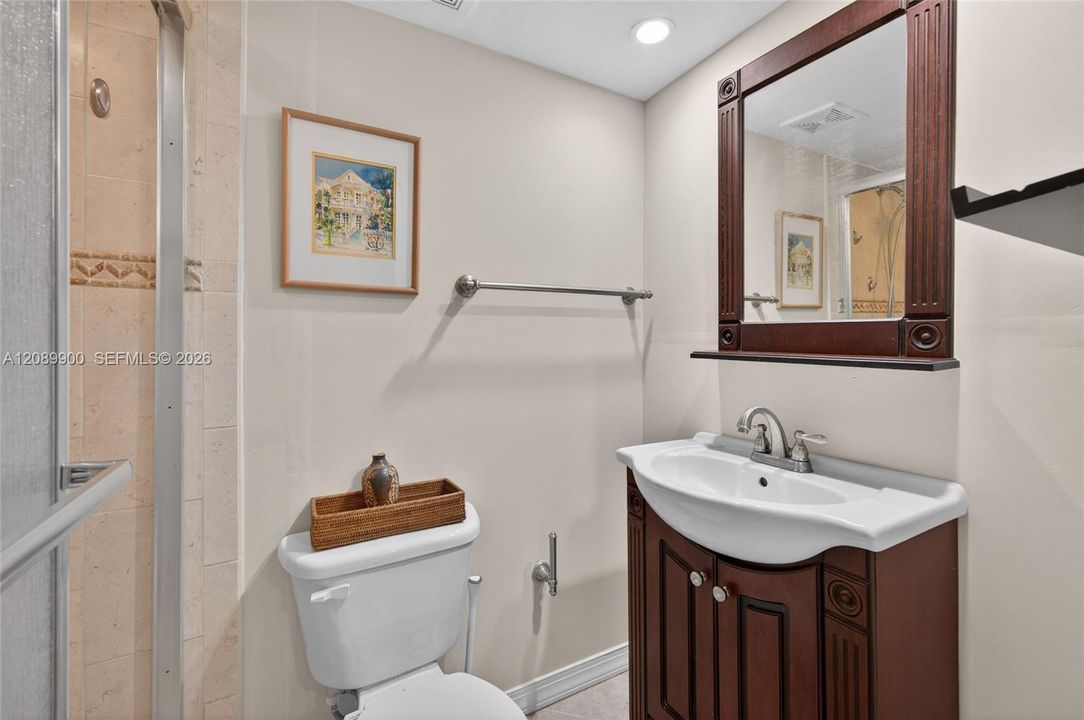 For Sale: $354,900 (2 beds, 2 baths, 815 Square Feet)