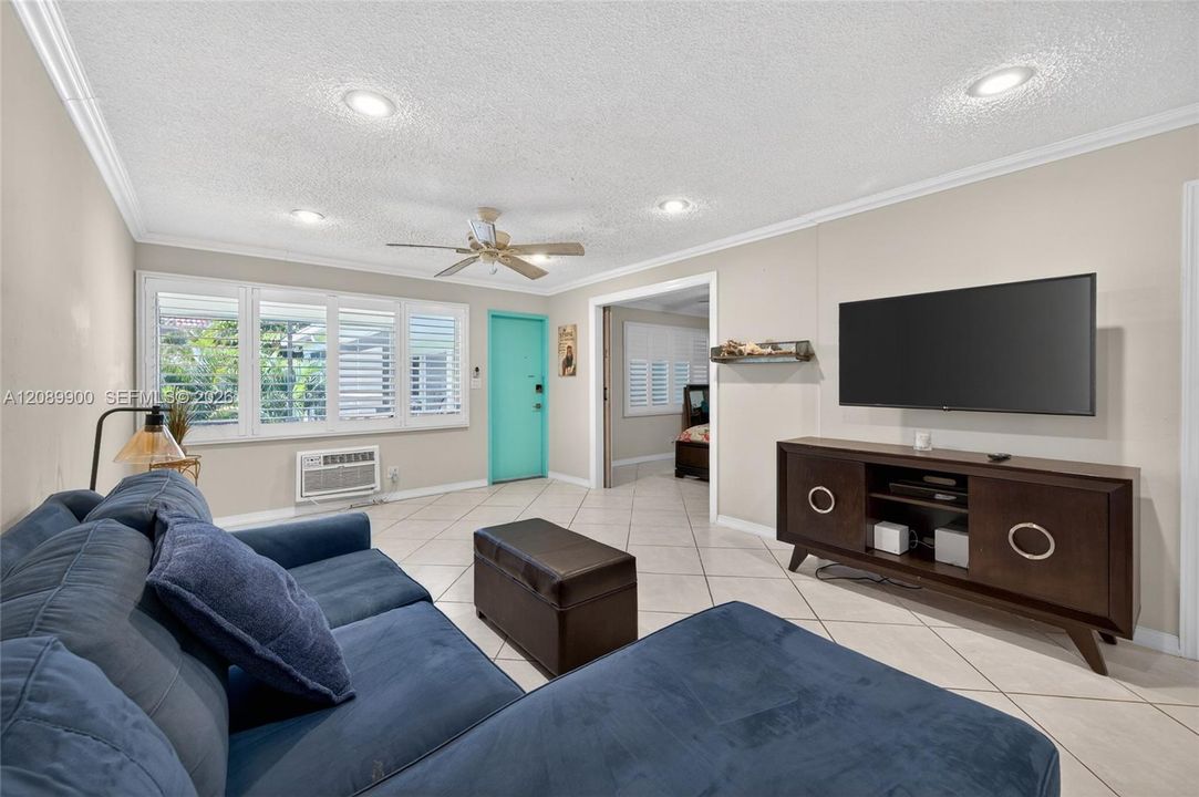 For Sale: $354,900 (2 beds, 2 baths, 815 Square Feet)