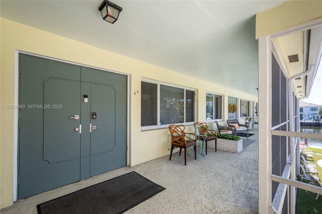 For Sale: $354,900 (2 beds, 2 baths, 815 Square Feet)
