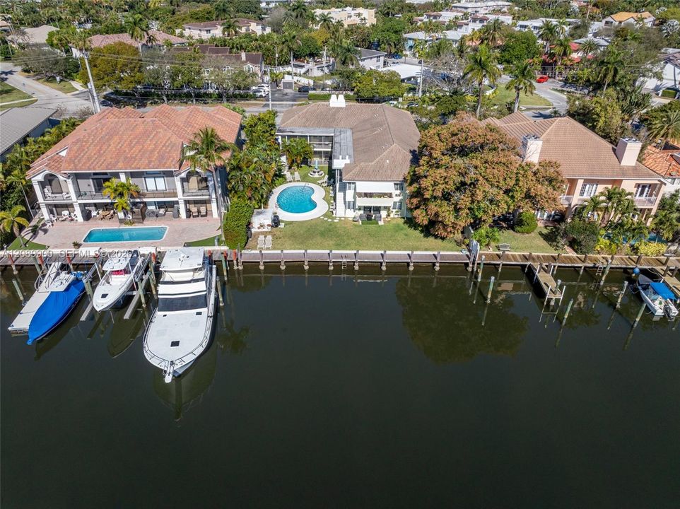 For Sale: $354,900 (2 beds, 2 baths, 815 Square Feet)