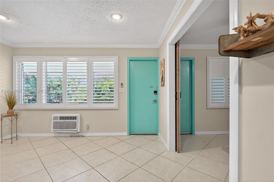For Sale: $354,900 (2 beds, 2 baths, 815 Square Feet)
