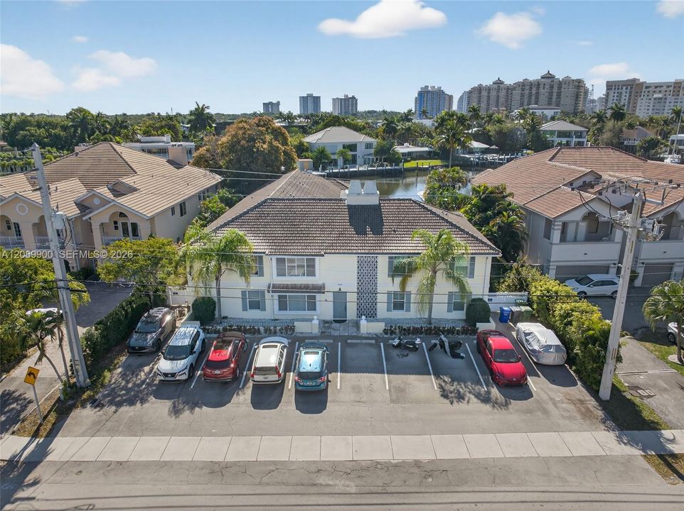For Sale: $354,900 (2 beds, 2 baths, 815 Square Feet)