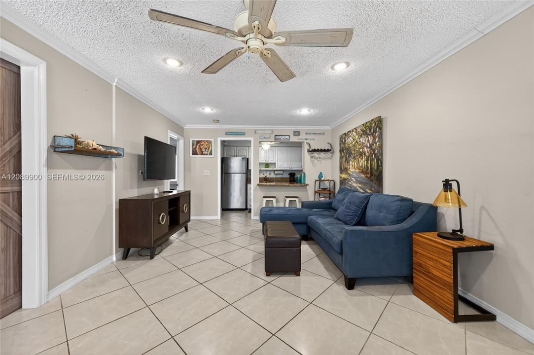 For Sale: $354,900 (2 beds, 2 baths, 815 Square Feet)