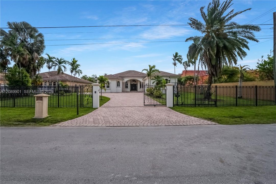 For Sale: $2,599,900 (7 beds, 5 baths, 4991 Square Feet)