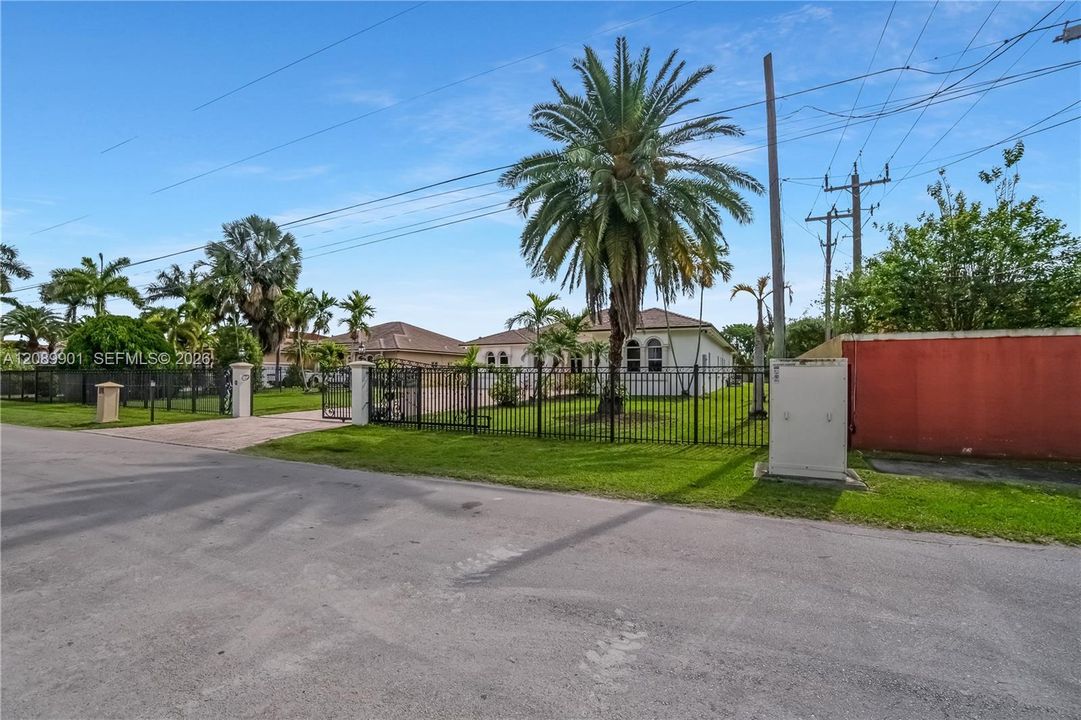 For Sale: $2,599,900 (7 beds, 5 baths, 4991 Square Feet)