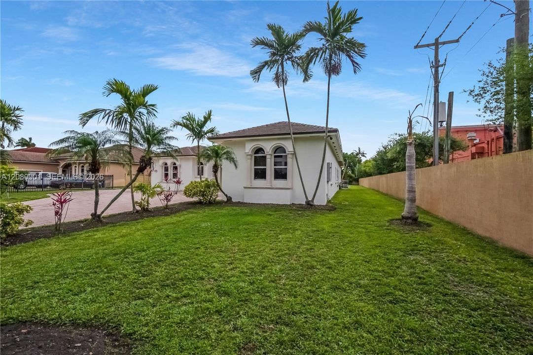 For Sale: $2,599,900 (7 beds, 5 baths, 4991 Square Feet)