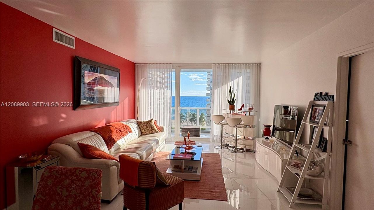 For Sale: $550,000 (2 beds, 2 baths, 1030 Square Feet)