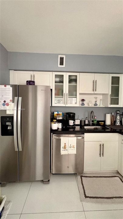 For Sale: $550,000 (2 beds, 2 baths, 1030 Square Feet)