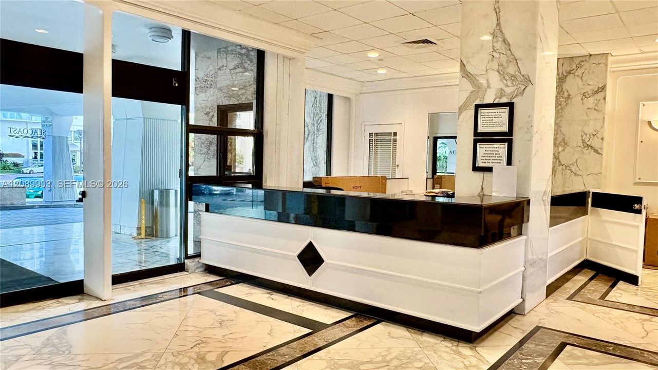For Sale: $550,000 (2 beds, 2 baths, 1030 Square Feet)