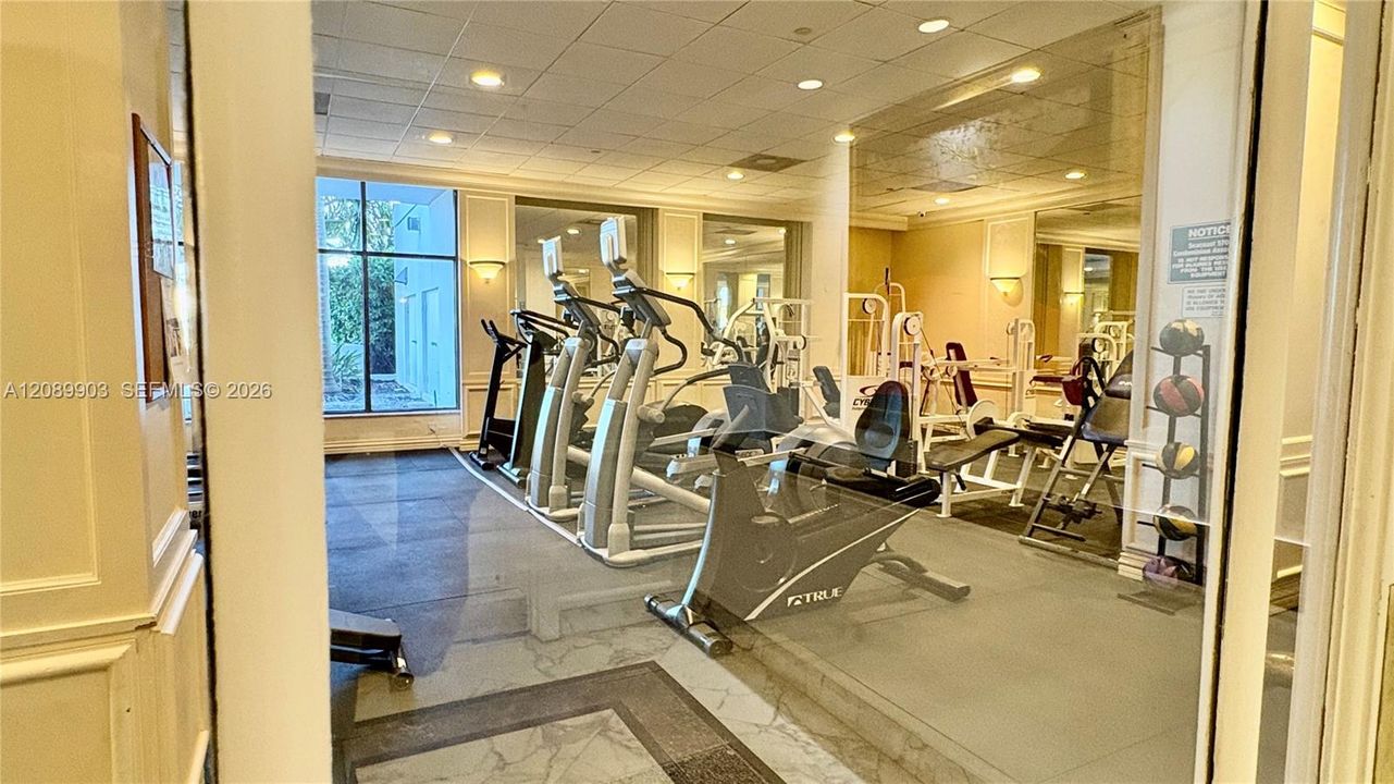 For Sale: $550,000 (2 beds, 2 baths, 1030 Square Feet)
