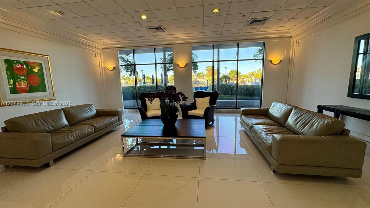 For Sale: $550,000 (2 beds, 2 baths, 1030 Square Feet)