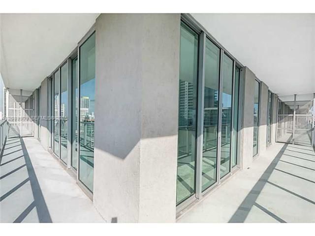 For Rent: $4,200 (2 beds, 2 baths, 1099 Square Feet)