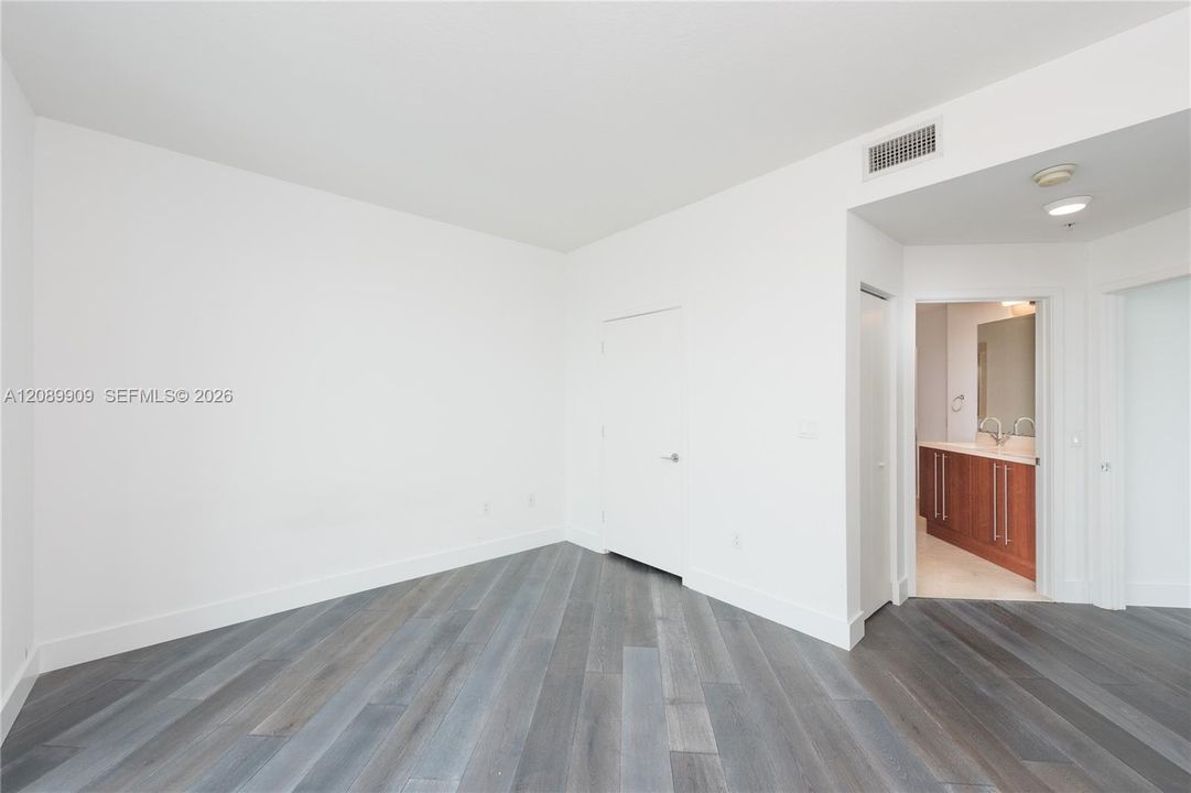 For Rent: $4,200 (2 beds, 2 baths, 1099 Square Feet)