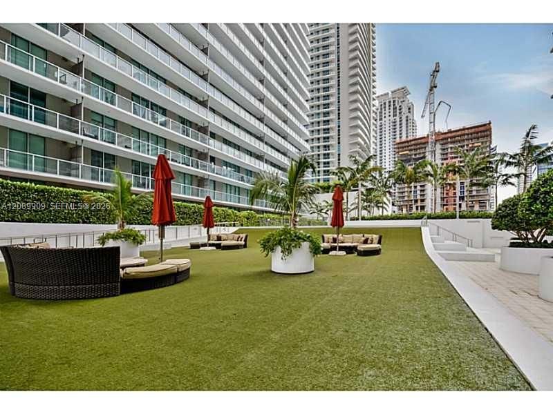 For Rent: $4,200 (2 beds, 2 baths, 1099 Square Feet)