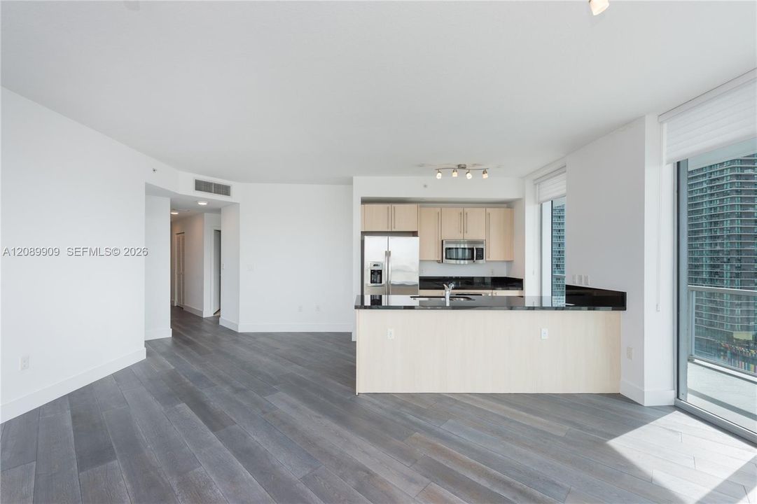 For Rent: $4,200 (2 beds, 2 baths, 1099 Square Feet)