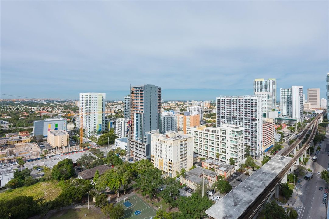 For Rent: $4,200 (2 beds, 2 baths, 1099 Square Feet)