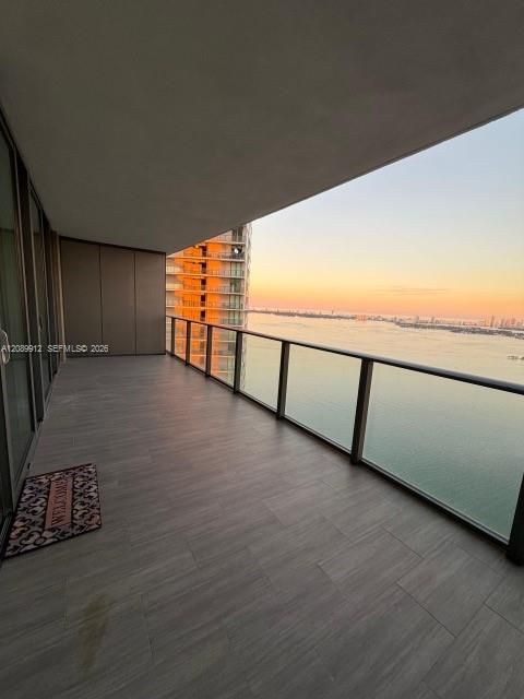 На продажу: $945,000 (2 спален, 2 ванн, 1067 Квадратных фут)