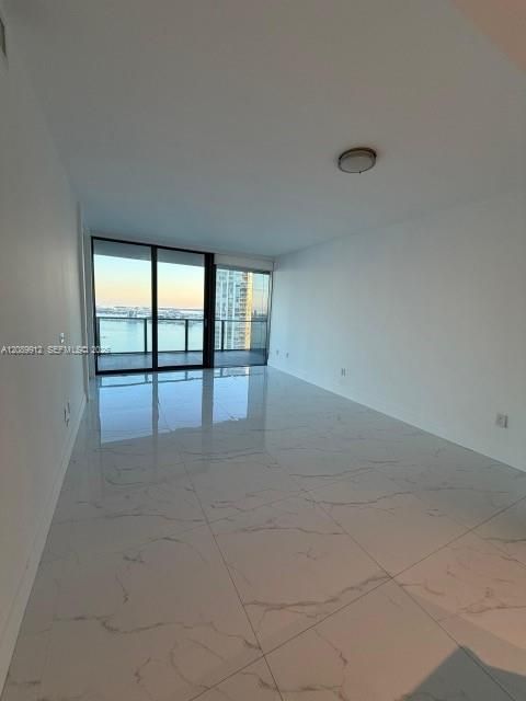 На продажу: $945,000 (2 спален, 2 ванн, 1067 Квадратных фут)