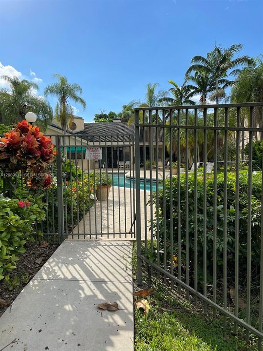 For Sale: $174,900 (1 beds, 1 baths, 754 Square Feet)