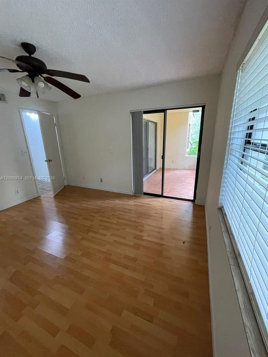 For Sale: $174,900 (1 beds, 1 baths, 754 Square Feet)
