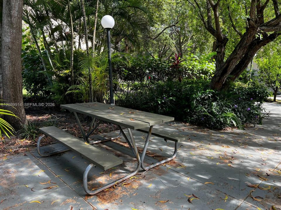 For Sale: $174,900 (1 beds, 1 baths, 754 Square Feet)