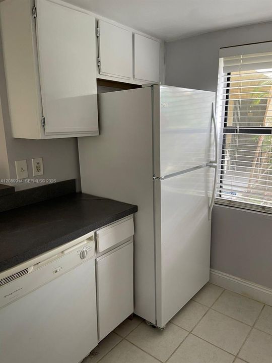For Sale: $174,900 (1 beds, 1 baths, 754 Square Feet)