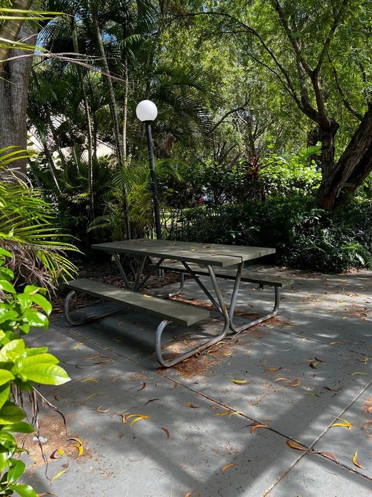 For Sale: $174,900 (1 beds, 1 baths, 754 Square Feet)
