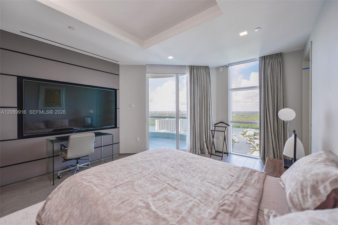 For Sale: $5,450,000 (4 beds, 6 baths, 3735 Square Feet)