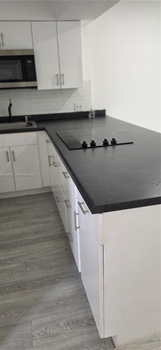 For Rent: $1,800 (1 beds, 1 baths, 800 Square Feet)