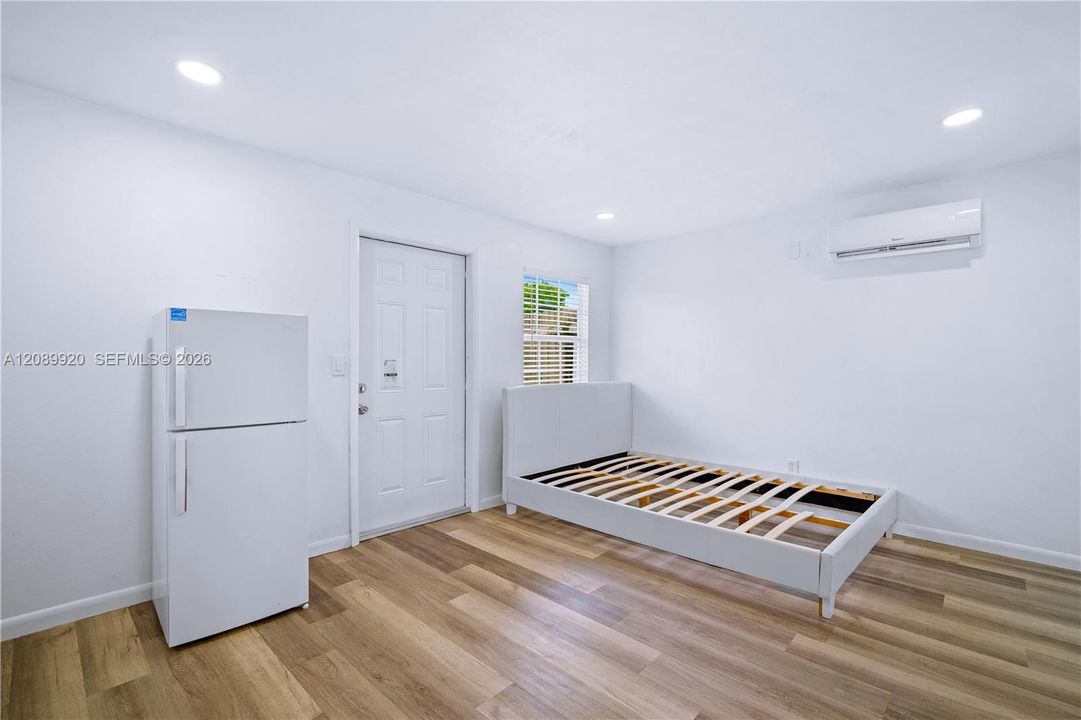 En Renta: $1,099 (0 camas, 1 baños, 803 Pies cuadrados)