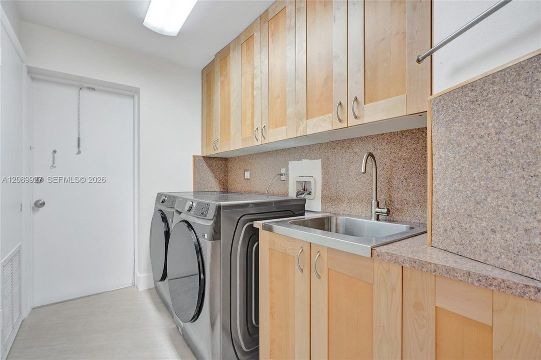 En Renta: $25,000 (4 camas, 3 baños, 2825 Pies cuadrados)