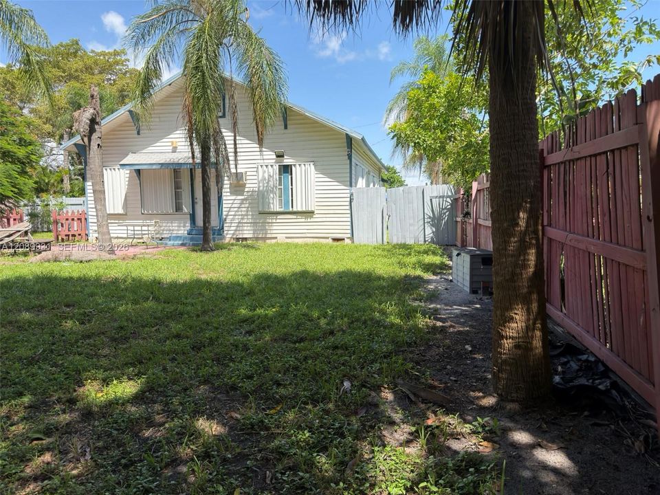 For Sale: $520,000 (3 beds, 2 baths, 2370 Square Feet)