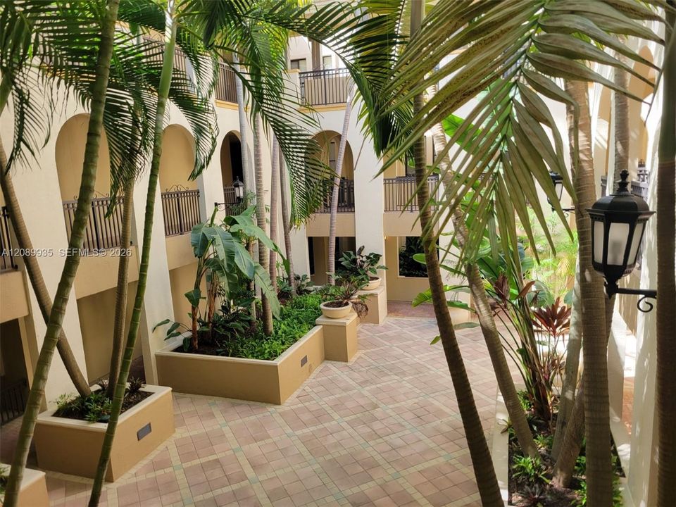 For Rent: $2,850 (2 beds, 2 baths, 1174 Square Feet)
