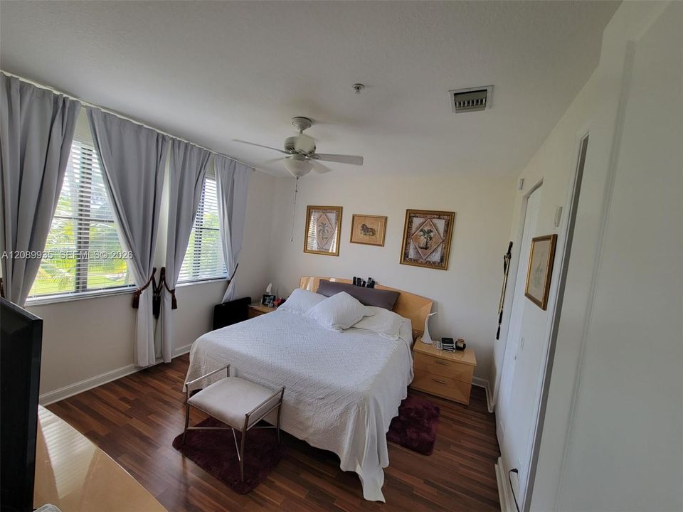 For Rent: $2,850 (2 beds, 2 baths, 1174 Square Feet)