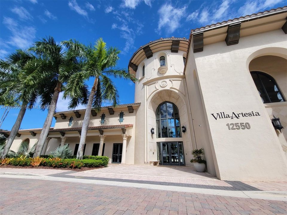For Rent: $2,850 (2 beds, 2 baths, 1174 Square Feet)