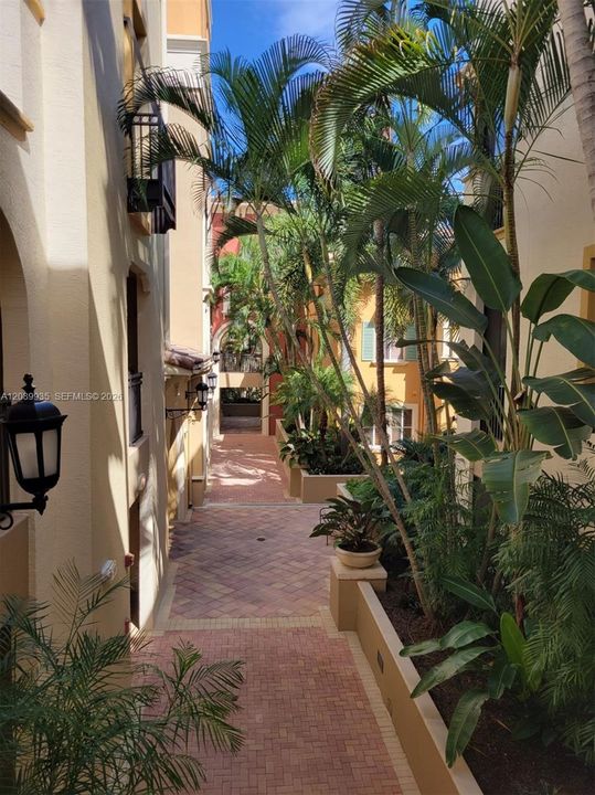 For Rent: $2,850 (2 beds, 2 baths, 1174 Square Feet)