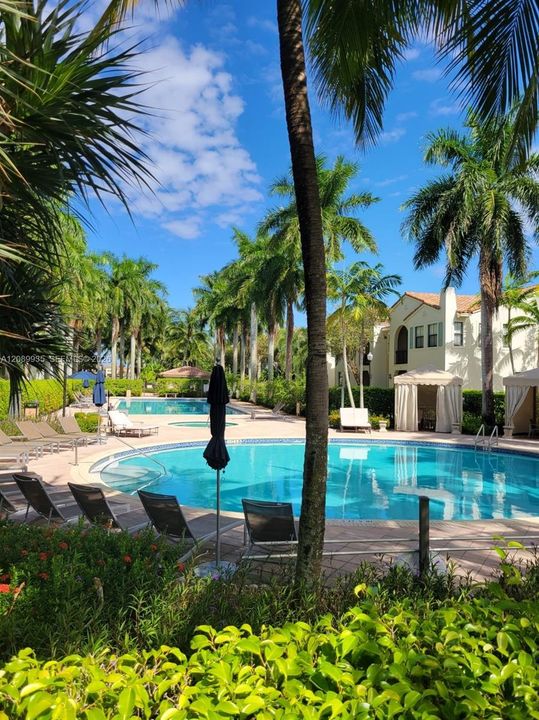 For Rent: $2,850 (2 beds, 2 baths, 1174 Square Feet)