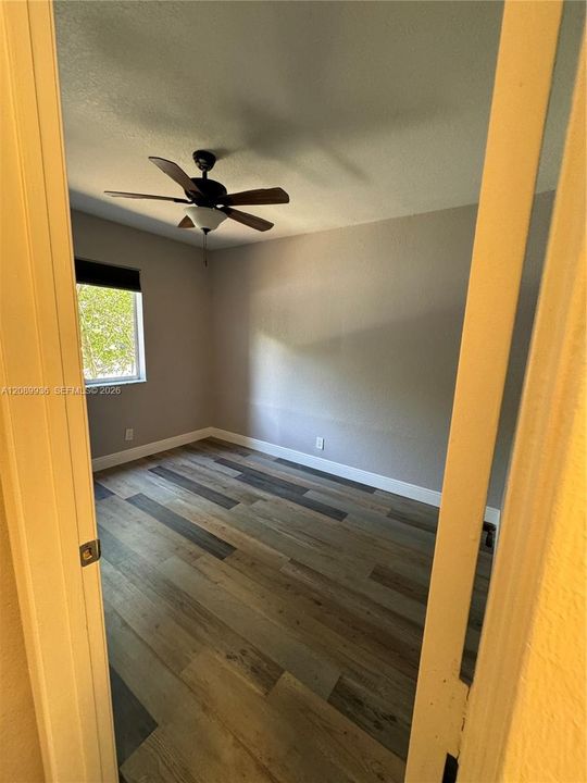 В аренду: $1,850 (2 спален, 1 ванн, 830 Квадратных фут)