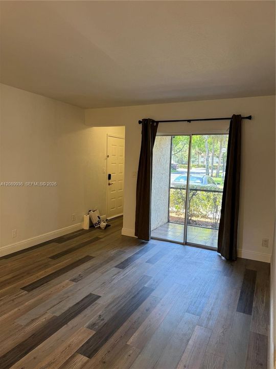 В аренду: $1,850 (2 спален, 1 ванн, 830 Квадратных фут)