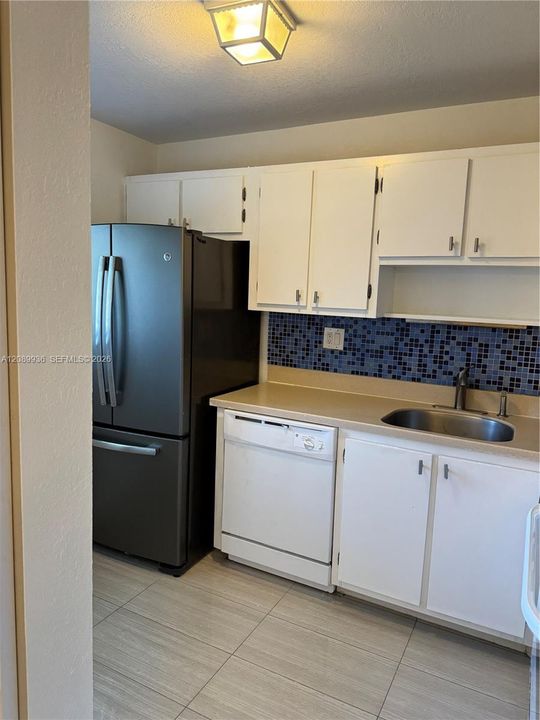 В аренду: $1,850 (2 спален, 1 ванн, 830 Квадратных фут)