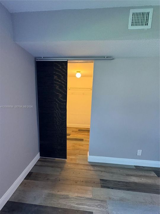 В аренду: $1,850 (2 спален, 1 ванн, 830 Квадратных фут)