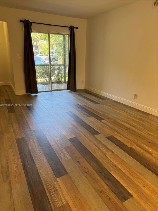 В аренду: $1,850 (2 спален, 1 ванн, 830 Квадратных фут)